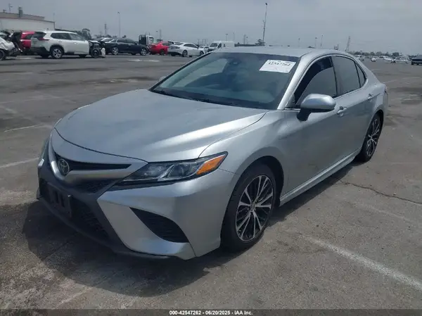 4T1B11HK2JU066072 2018 TOYOTA CAMRY - Image 2
