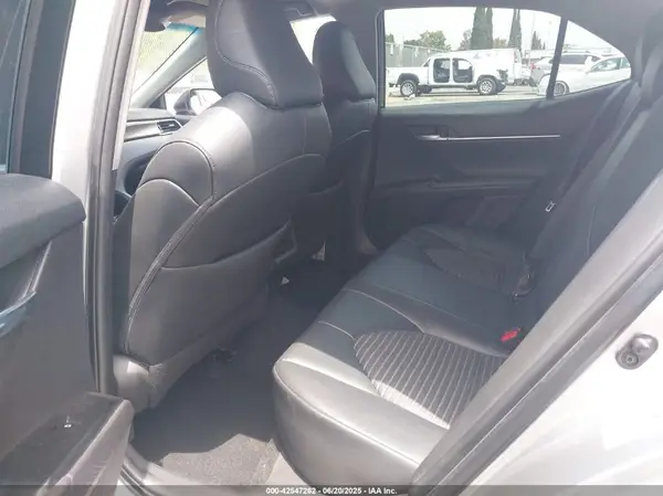 4T1B11HK2JU066072 2018 TOYOTA CAMRY - Image 8