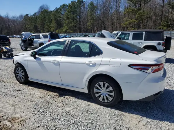 4T1B11HK2JU067674 2018 TOYOTA CAMRY - Image 2