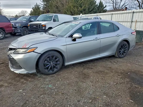 4T1B11HK2JU068162 2018 TOYOTA CAMRY - Image 1