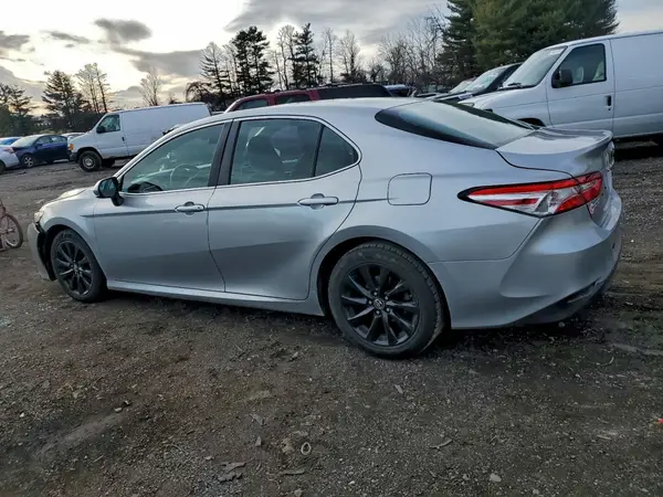4T1B11HK2JU068162 2018 TOYOTA CAMRY - Image 2