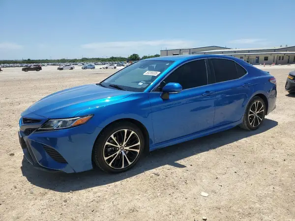 4T1B11HK2JU068405 2018 TOYOTA CAMRY - Image 1