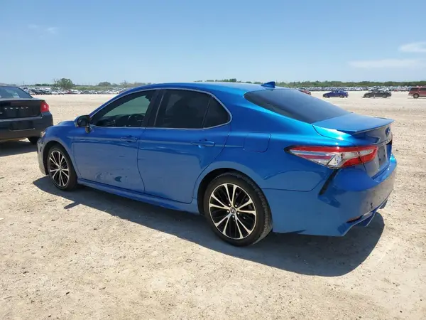 4T1B11HK2JU068405 2018 TOYOTA CAMRY - Image 2