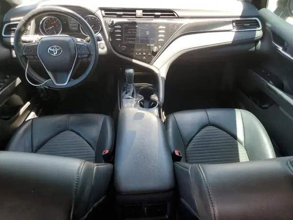 4T1B11HK2JU068405 2018 TOYOTA CAMRY - Image 8