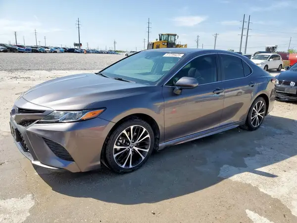 4T1B11HK2JU068906 2018 TOYOTA CAMRY - Image 1