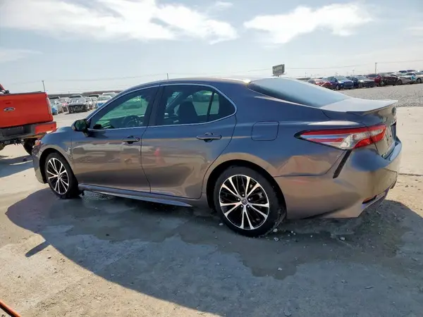 4T1B11HK2JU068906 2018 TOYOTA CAMRY - Image 2