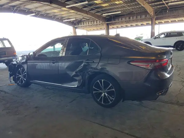 4T1B11HK2JU069585 2018 TOYOTA CAMRY - Image 2