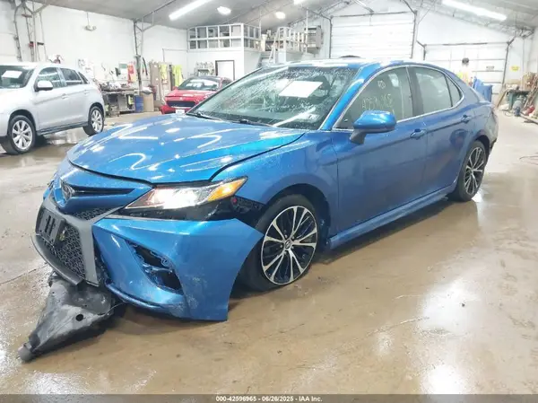 4T1B11HK2JU070526 2018 TOYOTA CAMRY - Image 2