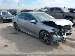 4T1B11HK2JU070977 2018 TOYOTA CAMRY