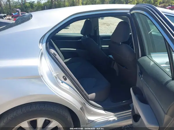 4T1B11HK2JU071028 2018 TOYOTA CAMRY - Image 8