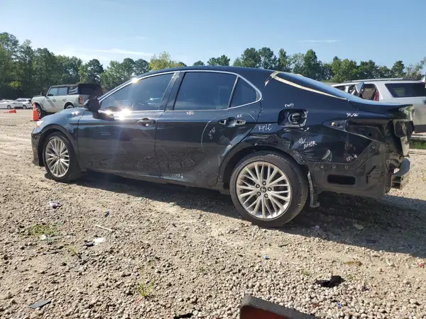 4T1B11HK2JU071644 2018 TOYOTA CAMRY - Image 2