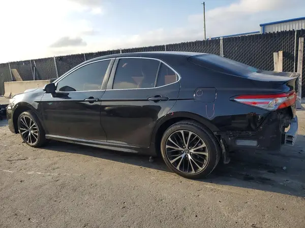 4T1B11HK2JU072521 2018 TOYOTA CAMRY - Image 2