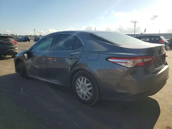 4T1B11HK2JU074415 2018 TOYOTA CAMRY - Image 2
