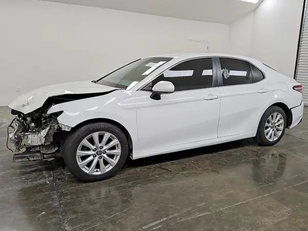 4T1B11HK2JU075709 2018 TOYOTA CAMRY - Image 1