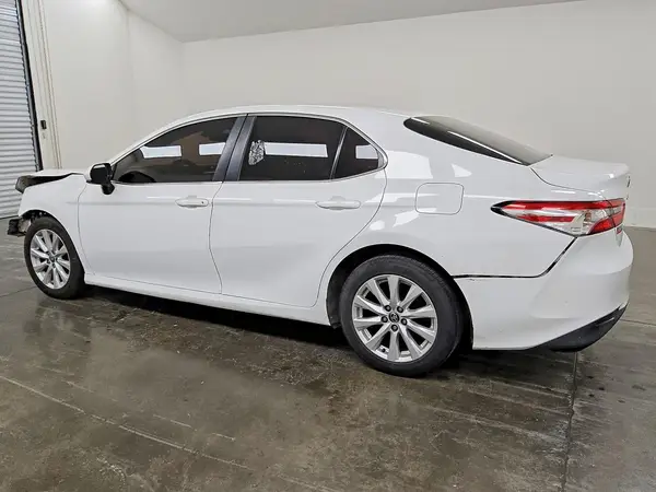 4T1B11HK2JU075709 2018 TOYOTA CAMRY - Image 2