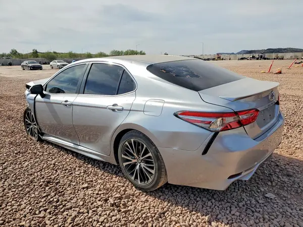 4T1B11HK2JU076052 2018 TOYOTA CAMRY - Image 2