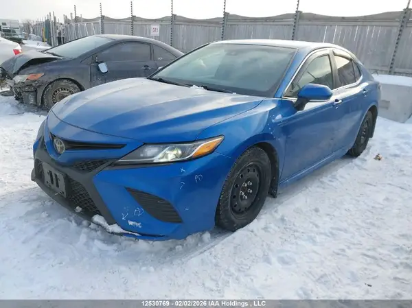 4T1B11HK2JU076228 2018 TOYOTA CAMRY - Image 2