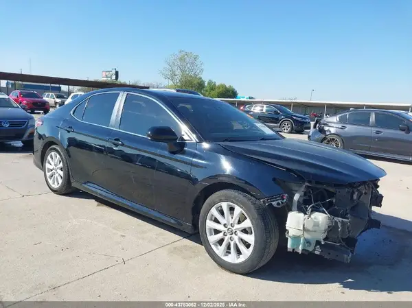 4T1B11HK2JU076598 2018 TOYOTA CAMRY - Image 1