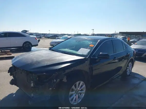 4T1B11HK2JU076598 2018 TOYOTA CAMRY - Image 2