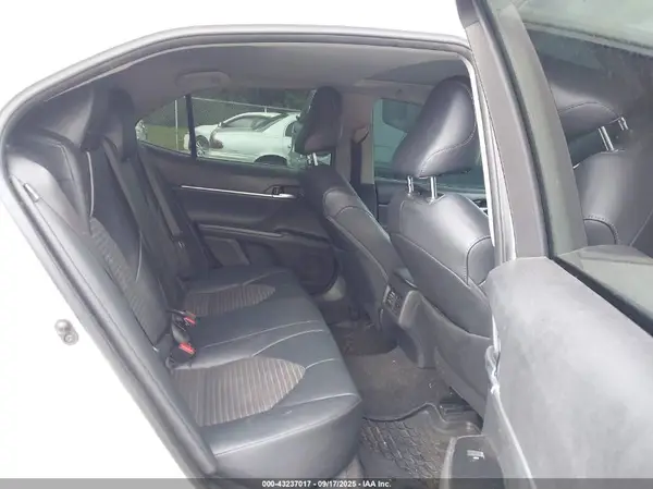 4T1B11HK2JU077685 2018 TOYOTA CAMRY - Image 8