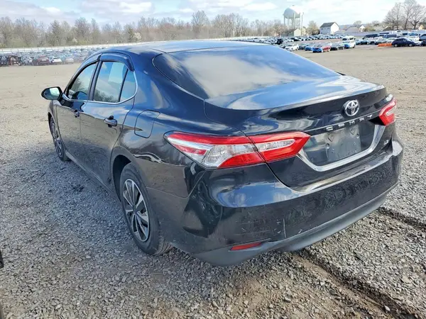 4T1B11HK2JU079193 2018 TOYOTA CAMRY - Image 2