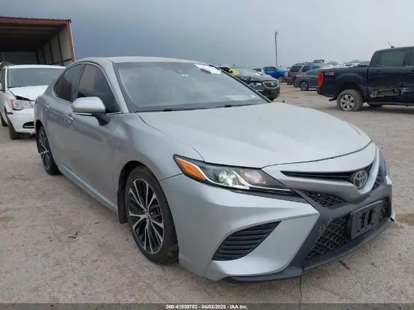 4T1B11HK2JU079694 2018 TOYOTA CAMRY - Image 1