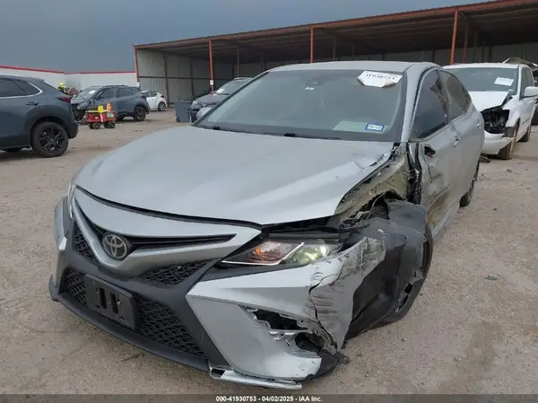 4T1B11HK2JU079694 2018 TOYOTA CAMRY - Image 2