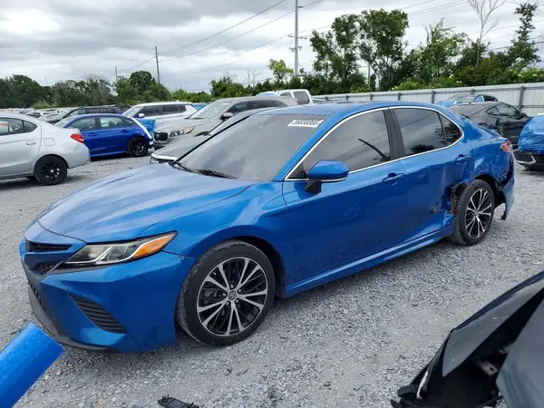 4T1B11HK2JU080277 2018 TOYOTA CAMRY - Image 1