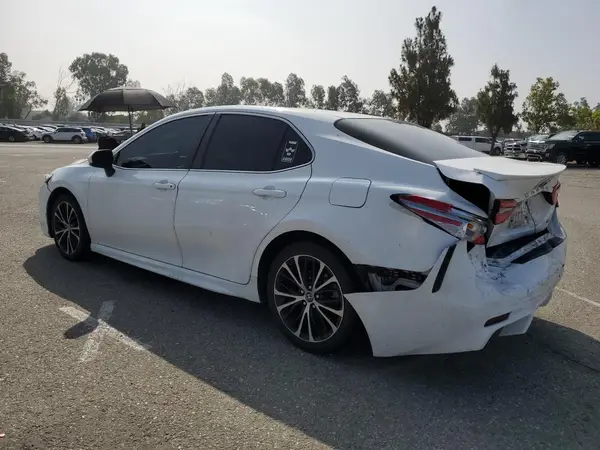 4T1B11HK2JU081381 2018 TOYOTA CAMRY - Image 2