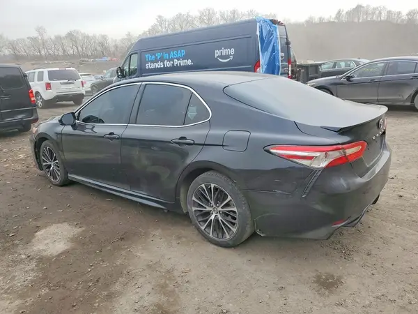 4T1B11HK2JU081607 2018 TOYOTA CAMRY - Image 2