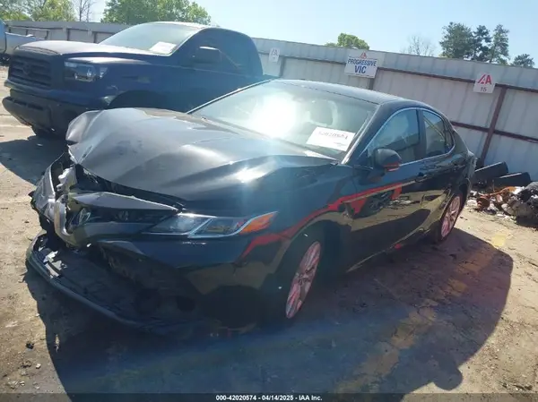 4T1B11HK2JU081624 2018 TOYOTA CAMRY - Image 2