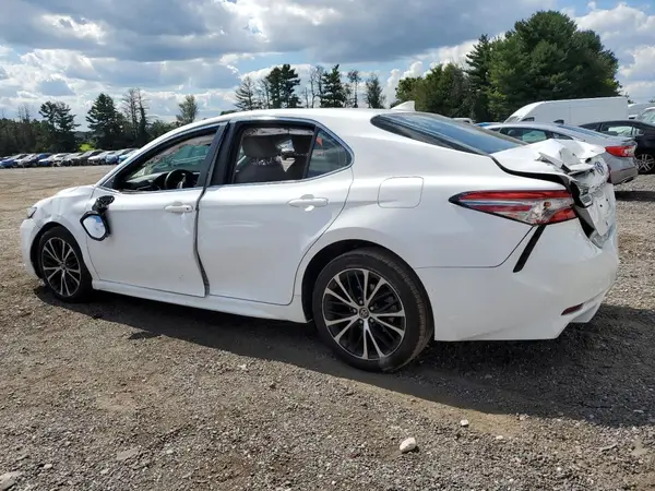 4T1B11HK2JU082143 2018 TOYOTA CAMRY - Image 2