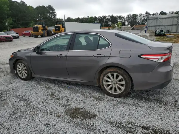 4T1B11HK2JU083079 2018 TOYOTA CAMRY - Image 2