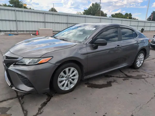 4T1B11HK2JU084622 2018 TOYOTA CAMRY - Image 1