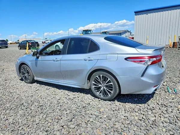 4T1B11HK2JU085138 2018 TOYOTA CAMRY - Image 2