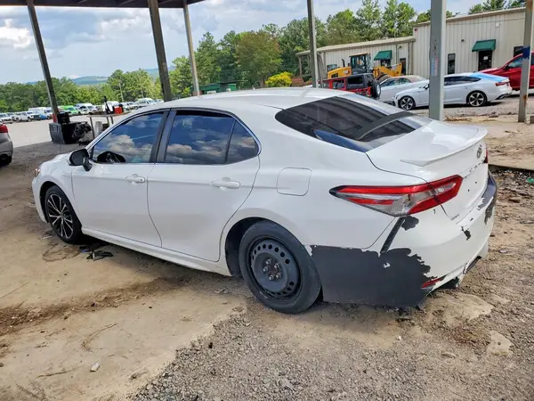 4T1B11HK2JU085785 2018 TOYOTA CAMRY - Image 2