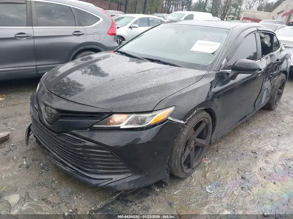 4T1B11HK2JU086998 2018 TOYOTA CAMRY - Image 2