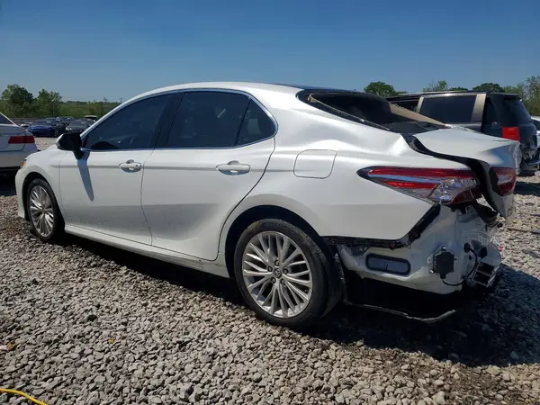 4T1B11HK2JU087424 2018 TOYOTA CAMRY - Image 2