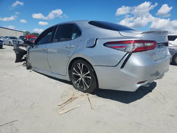 4T1B11HK2JU088332 2018 TOYOTA CAMRY - Image 2