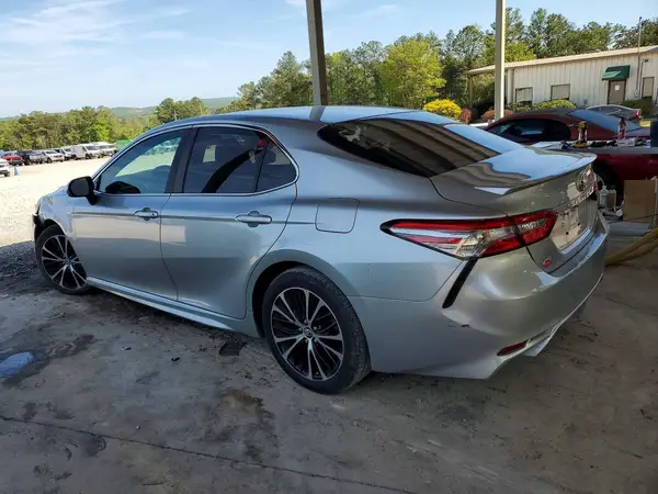 4T1B11HK2JU088623 2018 TOYOTA CAMRY - Image 2
