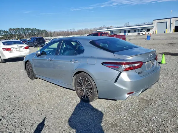 4T1B11HK2JU089271 2018 TOYOTA CAMRY - Image 2