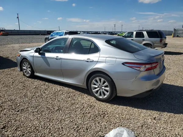 4T1B11HK2JU089545 2018 TOYOTA CAMRY - Image 2