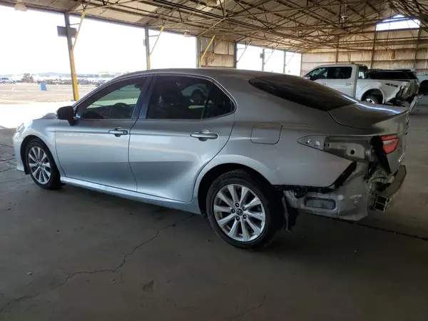 4T1B11HK2JU089741 2018 TOYOTA CAMRY - Image 2