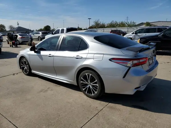 4T1B11HK2JU089917 2018 TOYOTA CAMRY - Image 2