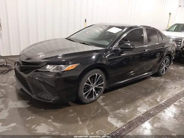 4T1B11HK2JU091036 2018 TOYOTA CAMRY - Image 2