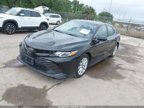 4T1B11HK2JU091585 2018 TOYOTA CAMRY - Image 2