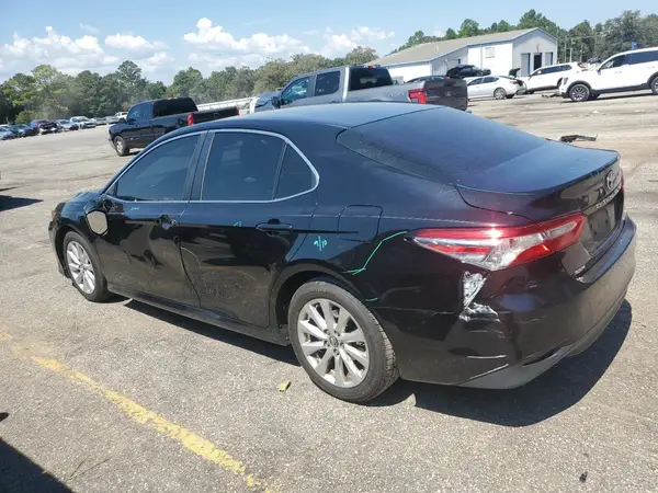 4T1B11HK2JU091831 2018 TOYOTA CAMRY - Image 2