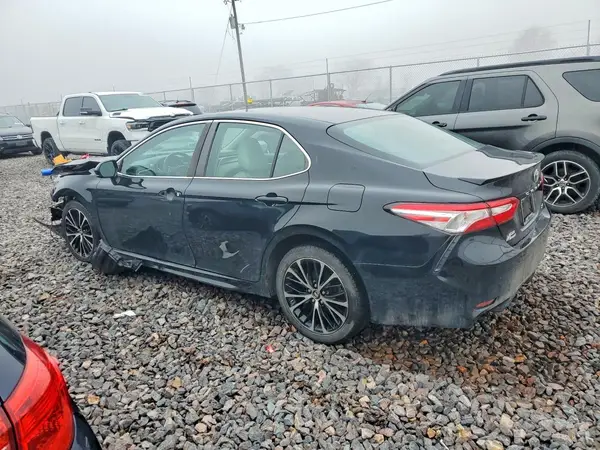 4T1B11HK2JU092588 2018 TOYOTA CAMRY - Image 2