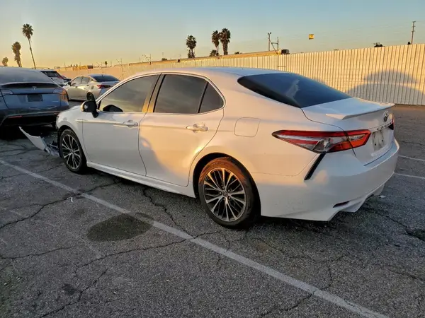 4T1B11HK2JU092770 2018 TOYOTA CAMRY - Image 2