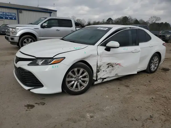 4T1B11HK2JU093143 2018 TOYOTA CAMRY - Image 1
